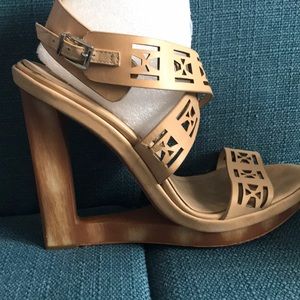 BCBGMAXAZRIA  Vero Cuoio sandals